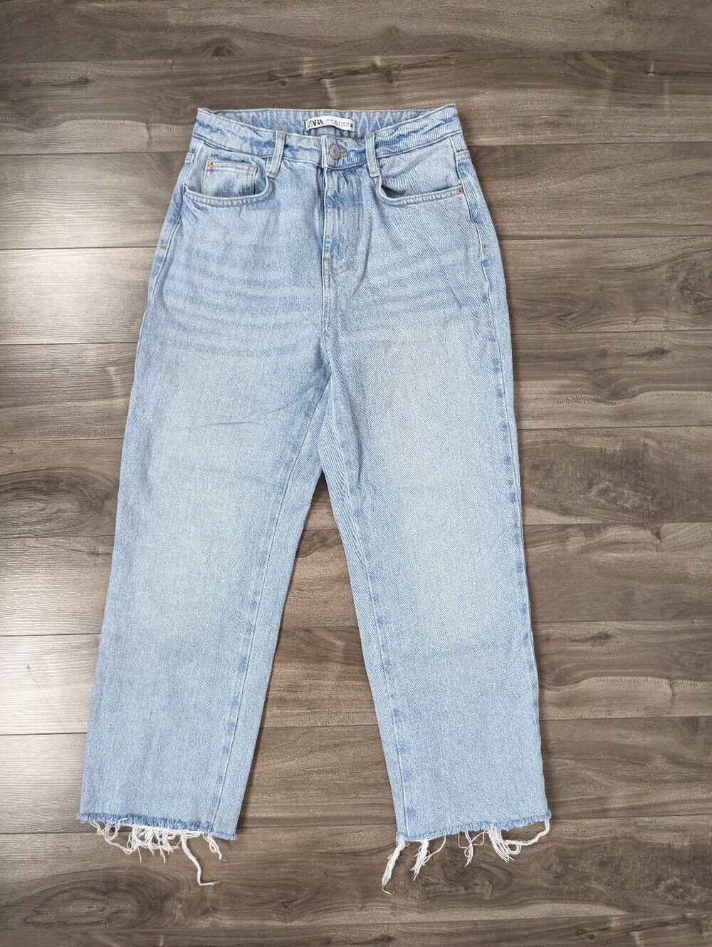 Zara Women's Jeans Relaxed Light Wash Size 4 Wide Leg Raw Hem